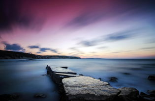 水色如詩 淡雅色調下的靜謐水邊風光攝影藝術