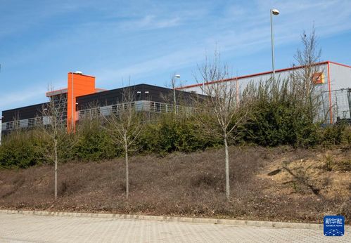 探訪蔚來能源歐洲工廠 未來出行的綠色心臟，光影中的工業詩篇